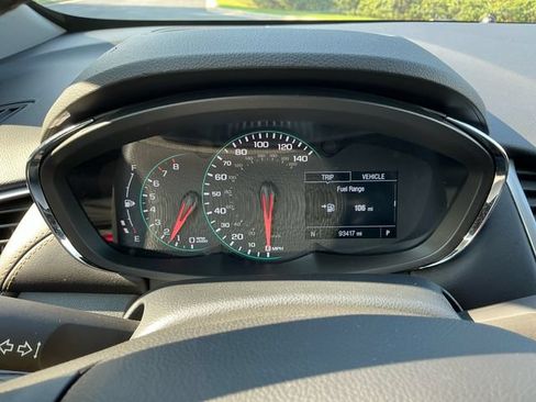 Used 2021 Chevrolet Trax LT w/ Premium Seat Package AWD/4WD image 19