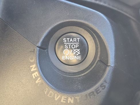 Used 2016 Jeep Renegade 75th Anniversary image 8