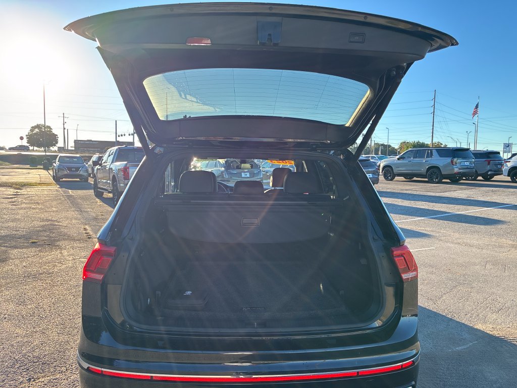 Used 2023 Volkswagen Tiguan SEL R-Line AWD/4WD image 20