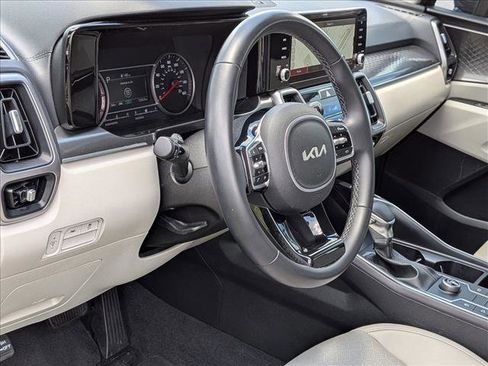 Used 2023 Kia Sorento S FWD image 9