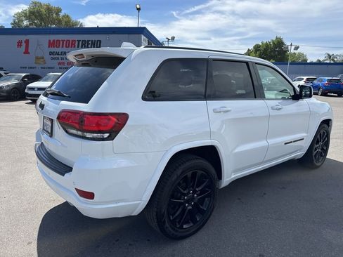 Used 2020 Jeep Grand Cherokee Altitude image 4