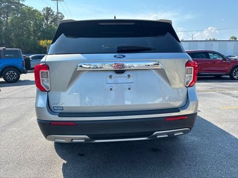 Used 2023 Ford Explorer XLT w/ Equipment Group 202A RWD image 4