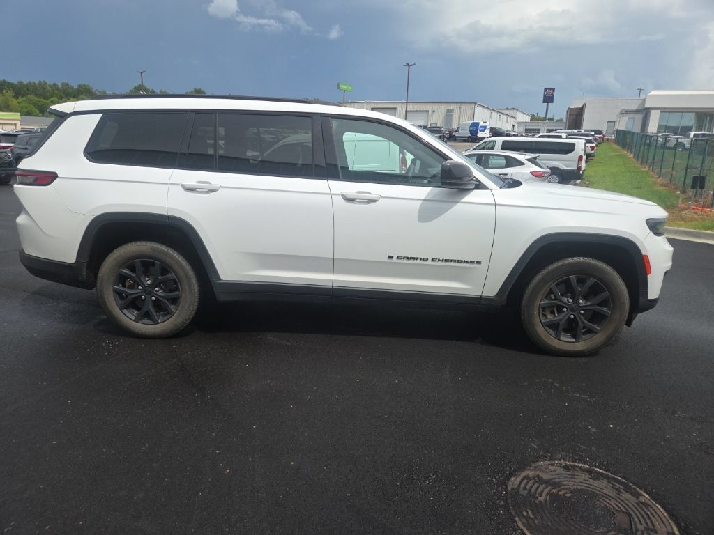 Used 2024 Jeep Grand Cherokee L Laredo RWD image 13