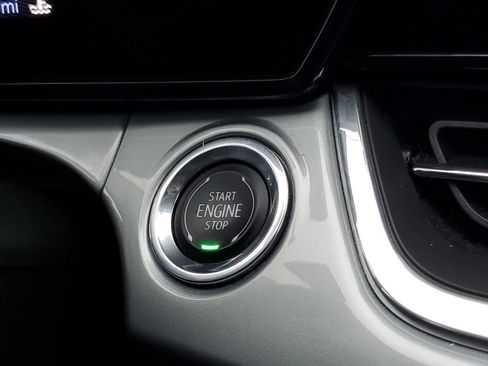 Used 2025 Chevrolet Trax LT FWD image 17