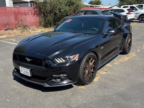 Used 2017 Ford Mustang GT RWD image 1