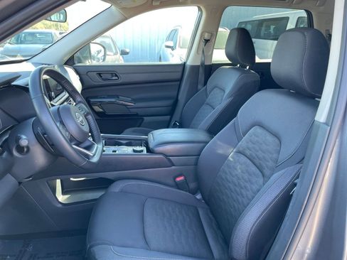 Used 2025 Nissan Pathfinder SV image 38