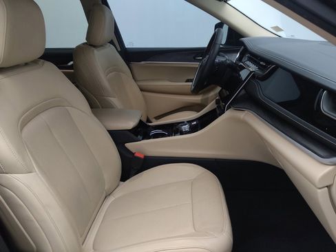 Used 2022 Jeep Grand Cherokee L Limited w/ Luxury Tech Group II image 21