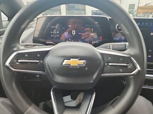 Used 2026 Chevrolet Equinox EV LT FWD image 19