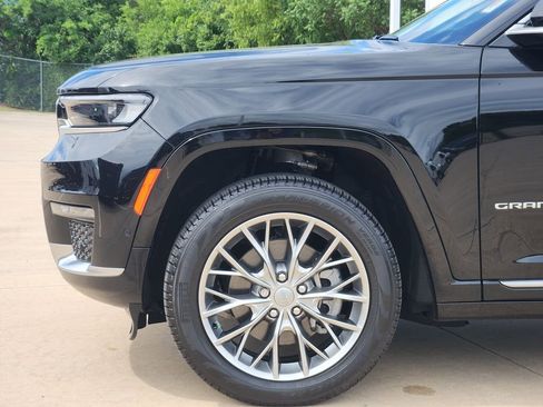Used 2025 Jeep Grand Cherokee L Summit w/ Luxury Tech Group V AWD/4WD image 8