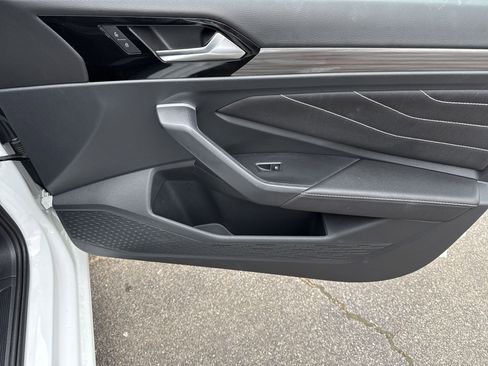 Used 2024 Volkswagen Jetta SEL image 8