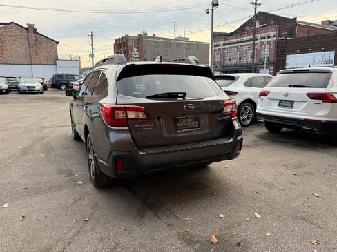 Used 2018 Subaru Outback 2.5i Limited image 4