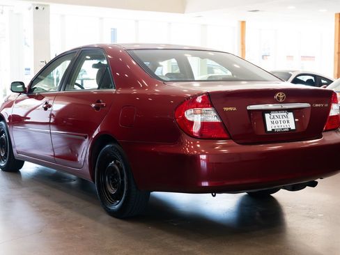 Used 2003 Toyota Camry LE w/ Preferred Accessory Pkg FWD image 6