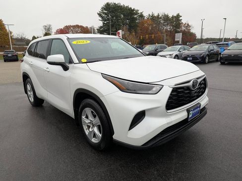 Used 2023 Toyota Highlander L image 8