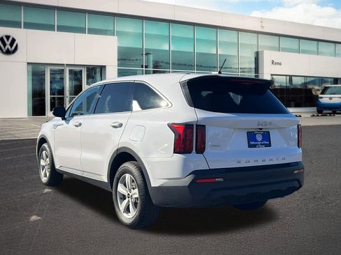 Used 2022 Kia Sorento LX image 7