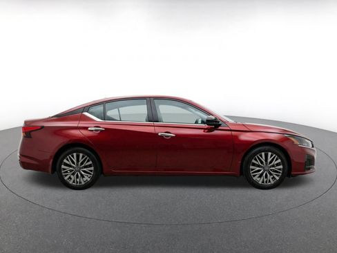 Used 2025 Nissan Altima 2.5 SV FWD image 10