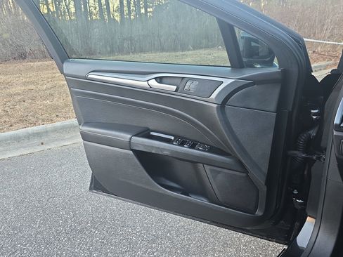 Used 2014 Ford Fusion Titanium image 26