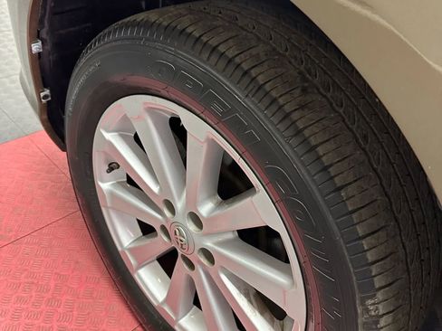 Used 2012 Toyota Venza XLE image 34