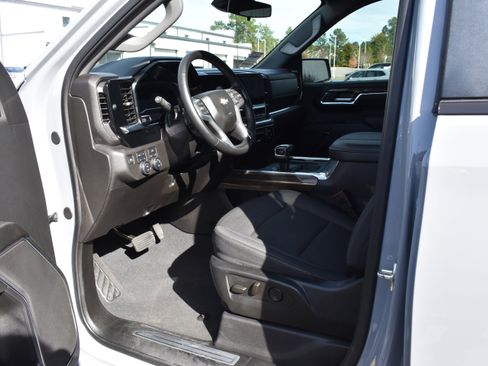 Used 2024 Chevrolet Silverado 1500 LT w/ Z71 Off-Road Package image 12