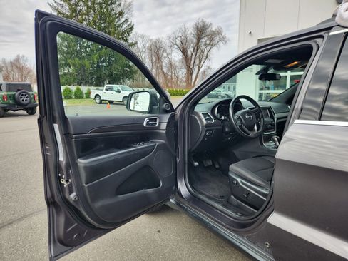 Used 2018 Jeep Grand Cherokee Laredo image 19