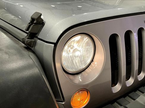 Used 2018 Jeep Wrangler Unlimited Sport w/ Connectivity Group AWD/4WD image 31