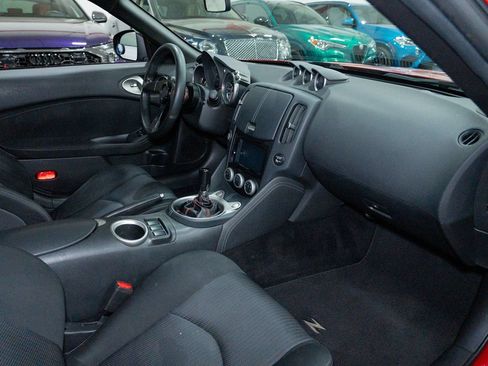 Used 2016 Nissan 370Z Coupe RWD image 24