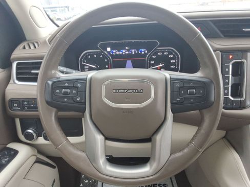Used 2021 GMC Yukon Denali w/ Denali Premium Package image 11