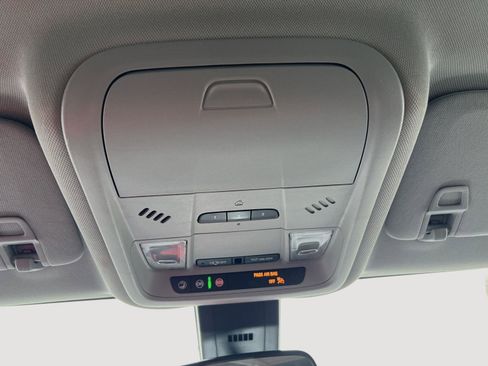 Used 2020 Chevrolet Equinox LT image 34