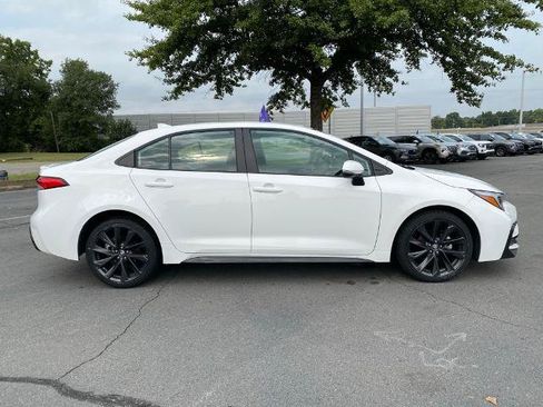 Used 2025 Toyota Corolla SE FWD image 8