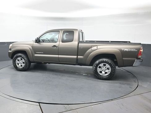 Used 2013 Toyota Tacoma 4x4 Access Cab V6 w/ TRD Off-Road Pkg image 3
