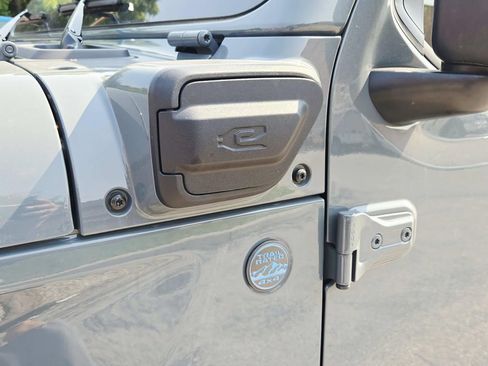 Used 2025 Jeep Wrangler Unlimited Sahara AWD/4WD image 20