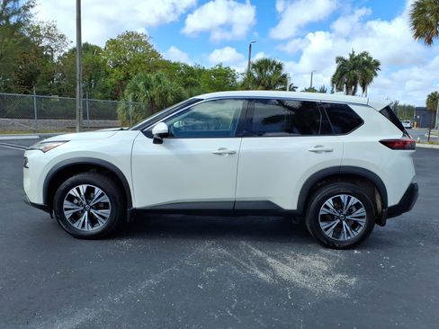 Certified 2021 Nissan Rogue SV image 4