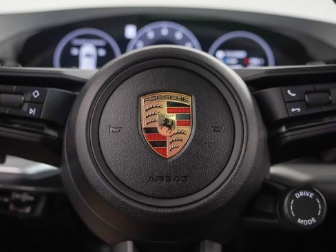 Certified 2025 Porsche Cayenne image 27