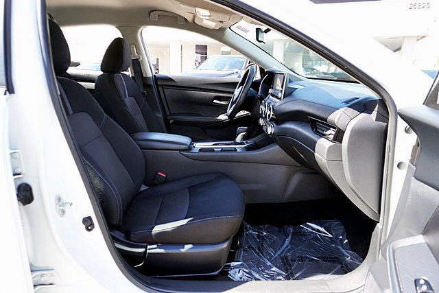 Used 2024 Nissan Sentra SV FWD image 18