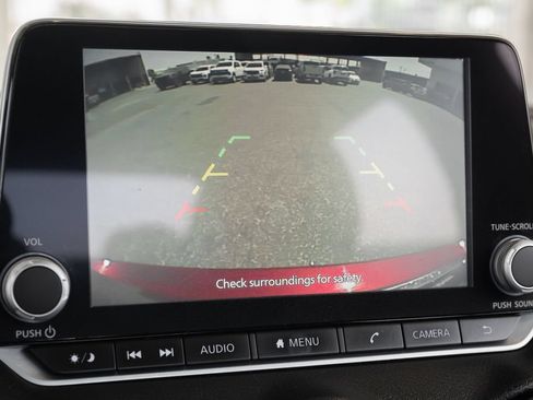 Used 2024 Nissan Sentra SV FWD image 31