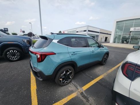 Certified 2025 Kia Seltos EX w/ EX Sunroof Package AWD/4WD image 3