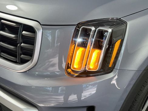 Used 2025 Kia Telluride S FWD image 12