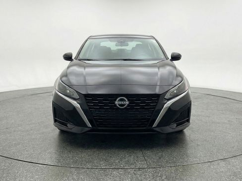 Used 2025 Nissan Altima 2.5 SV image 2