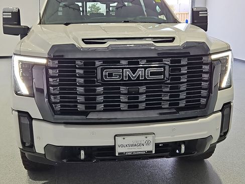 Used 2024 GMC Sierra 2500 Denali Ultimate AWD/4WD image 10