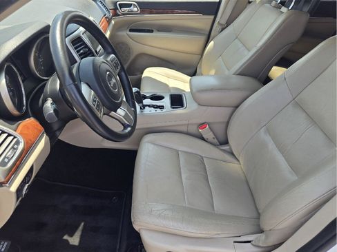 Used 2013 Jeep Grand Cherokee Limited RWD image 12