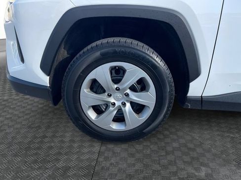 Used 2022 Toyota RAV4 LE FWD image 14