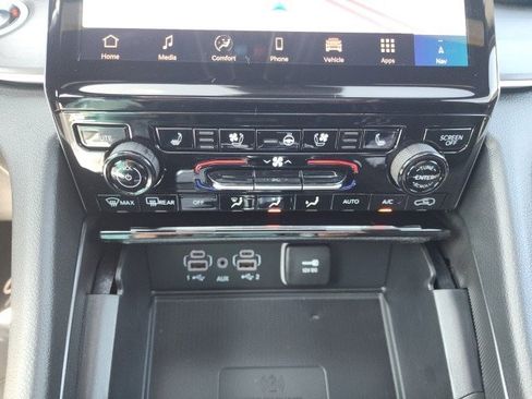 New 2025 Jeep Grand Cherokee L Limited w/ Luxury Tech Group II image 9