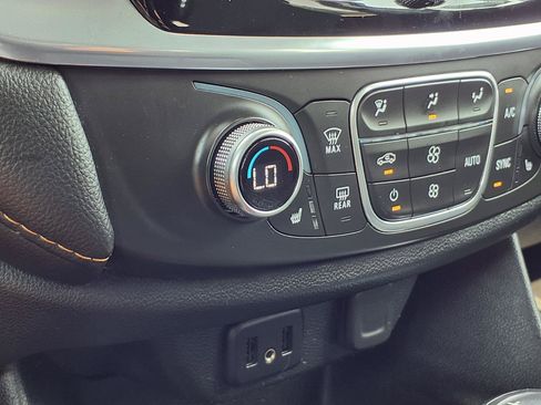 Used 2019 Chevrolet Traverse LT FWD image 5