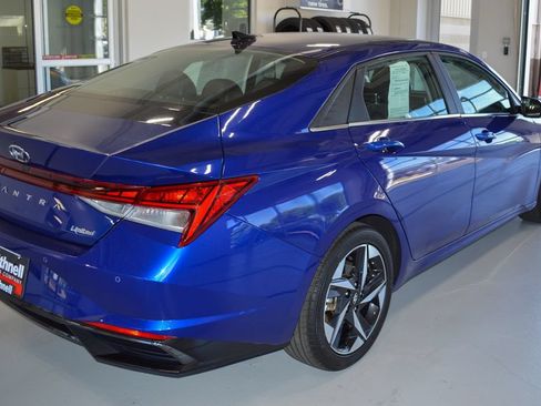 Used 2021 Hyundai Elantra Limited FWD image 4