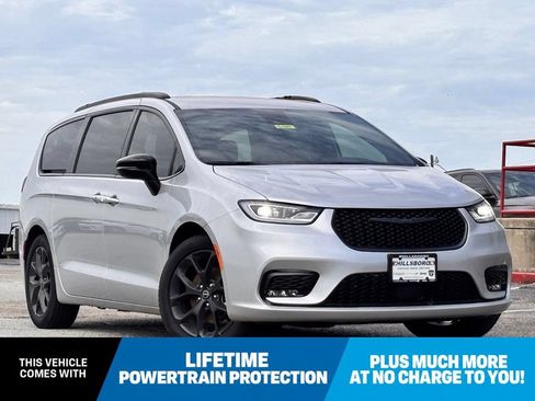 New 2026 Chrysler Pacifica Select w/ S Appearance Package FWD image 1