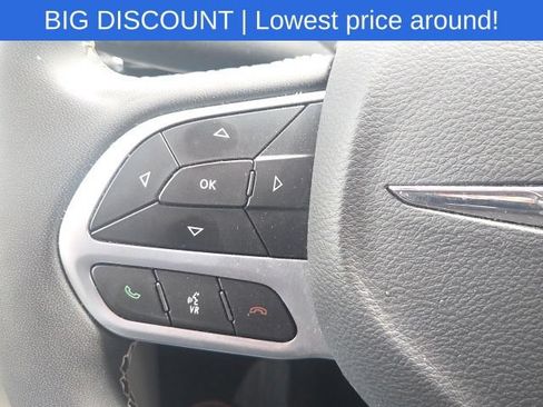 Used 2023 Chrysler Pacifica Touring-L FWD image 44