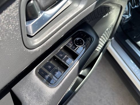Used 2024 Nissan Ariya AWD image 11