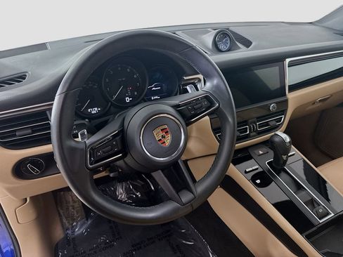 Certified 2023 Porsche Macan image 12
