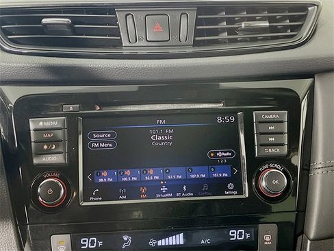 Used 2018 Nissan Rogue SL w/ Premium Package image 16