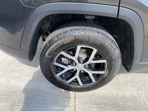 Used 2023 Jeep Grand Cherokee Limited AWD/4WD image 15