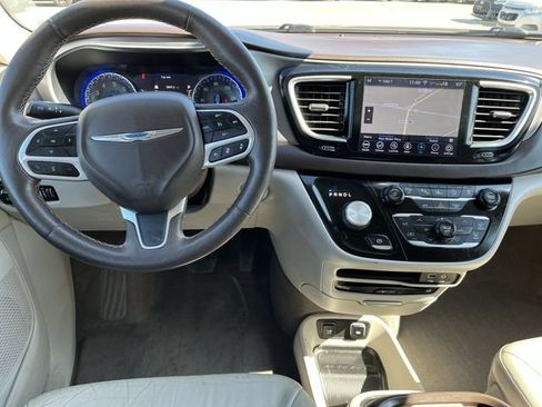 Used 2019 Chrysler Pacifica Touring-L Plus FWD image 13